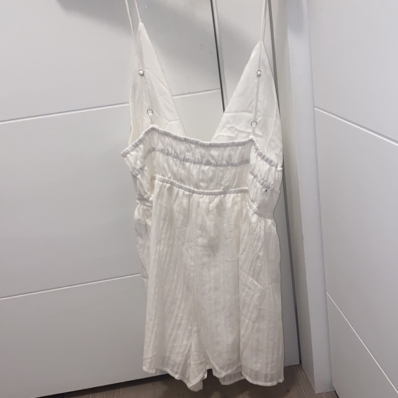 White romper - Picture 2 of 4